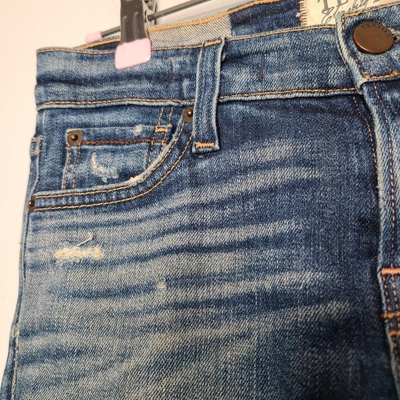Elizabeth and James Textile Ozzy Distressed Jeans Size 26 - Picture 5 of 11